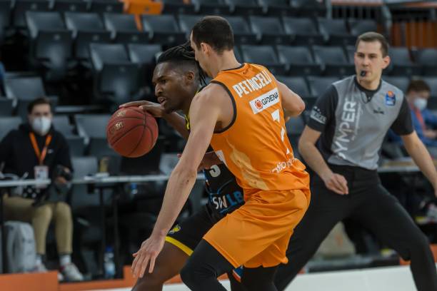 会事件中的 会事件中的